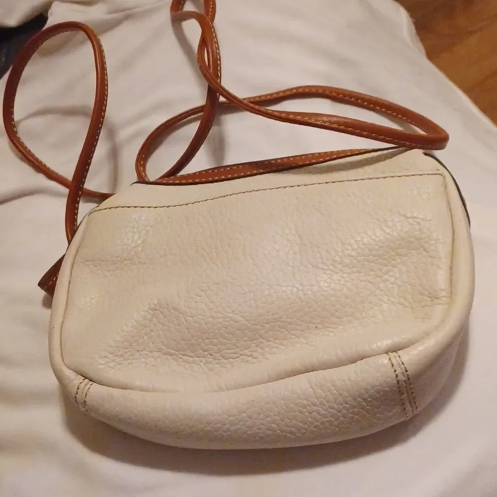 Gloria Vanderbilt Y2K 100%Leather Pebble Cream Women's Crossbody Bag